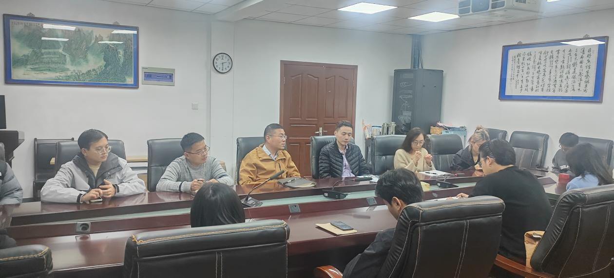 学院召开秋季研究生课程期中教学检查师生座谈会